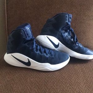 💥NEW LISTING💥Women’s Nike basketball shoes